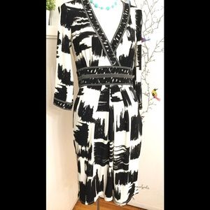 Max and Cleo 3/4 Sleeve Sheath V-Neck Sz. S